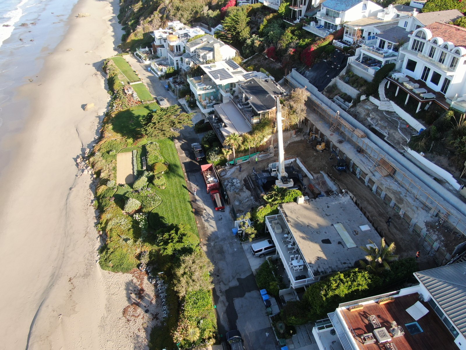 The beachside site between neighboring oceanfront homes.